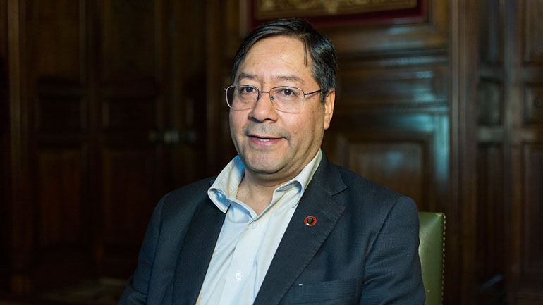 Βολιβία: Ο Λουίς Άρτσε κέρδισε τις προεδρικές εκλογές, σύμφωνα με τα exit polls